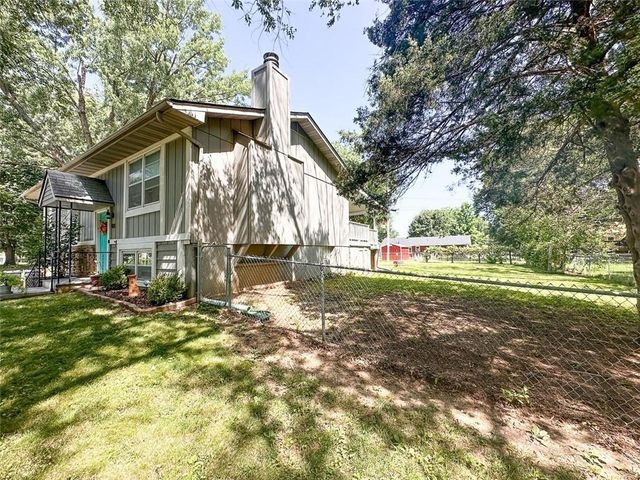 901 E Willow Street, Clinton, MO 64735