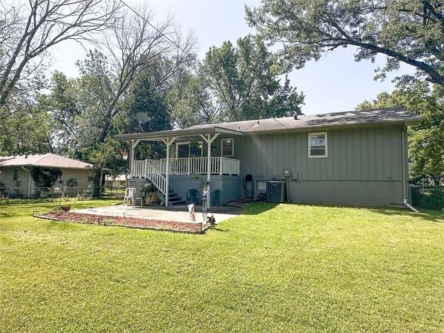 901 E Willow Street, Clinton, MO 64735