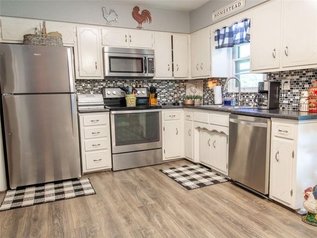 901 E Willow Street, Clinton, MO 64735