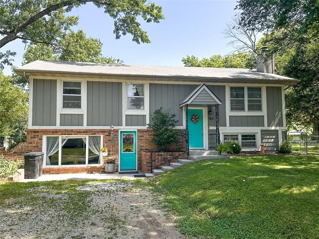 901 E Willow Street, Clinton, MO 64735