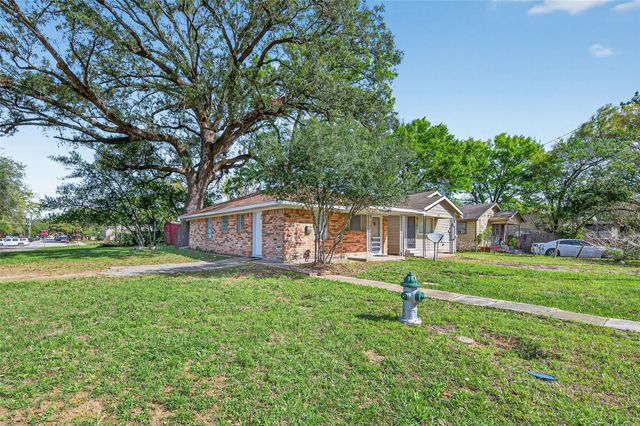 312 Travis Street, Richmond, TX 77469