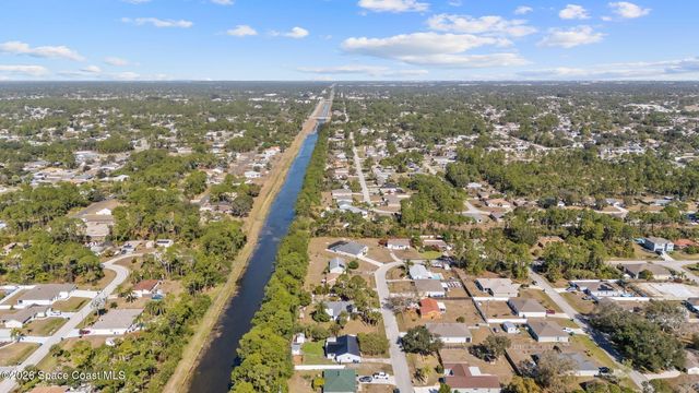 950 Barbados Avenue SE, Palm Bay, FL 32909