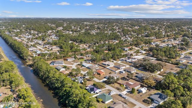 950 Barbados Avenue SE, Palm Bay, FL 32909