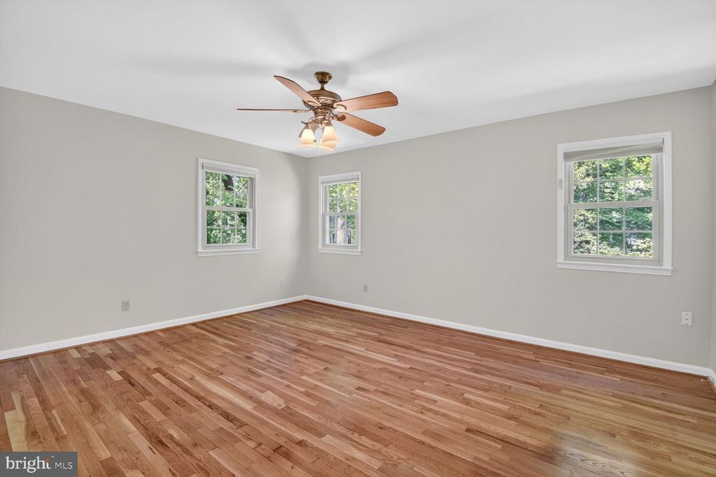 Image 18 of property listing at 5005 JASMINE DR, Rockville, MD 20853