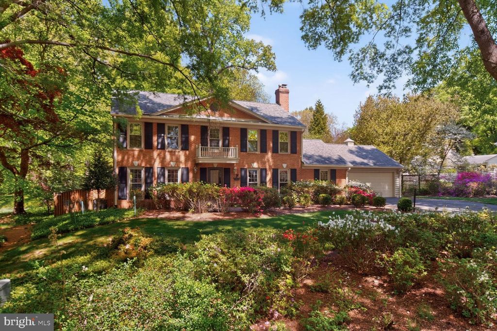 Image 2 of property listing at 5005 JASMINE DR, Rockville, MD 20853