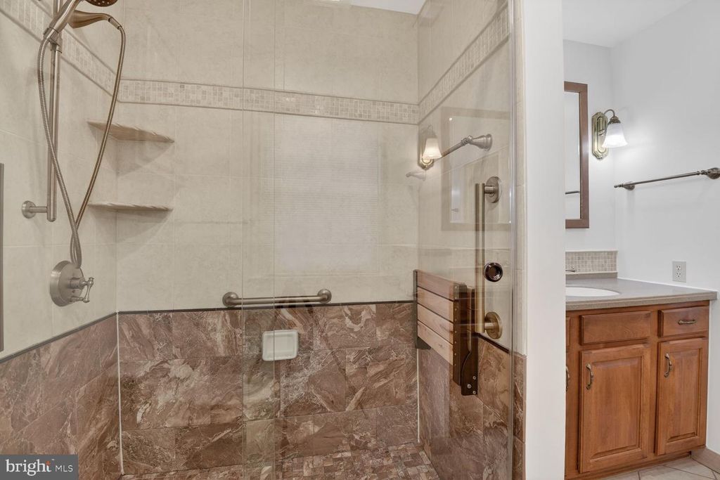 Image 21 of property listing at 5005 JASMINE DR, Rockville, MD 20853