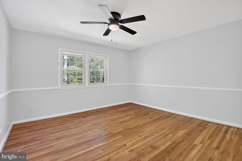 Image 23 of property listing at 5005 JASMINE DR, Rockville, MD 20853