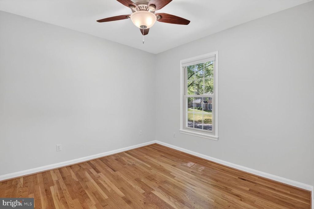 Image 24 of property listing at 5005 JASMINE DR, Rockville, MD 20853