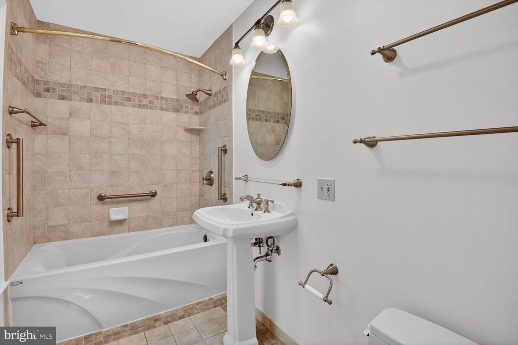 Image 26 of property listing at 5005 JASMINE DR, Rockville, MD 20853