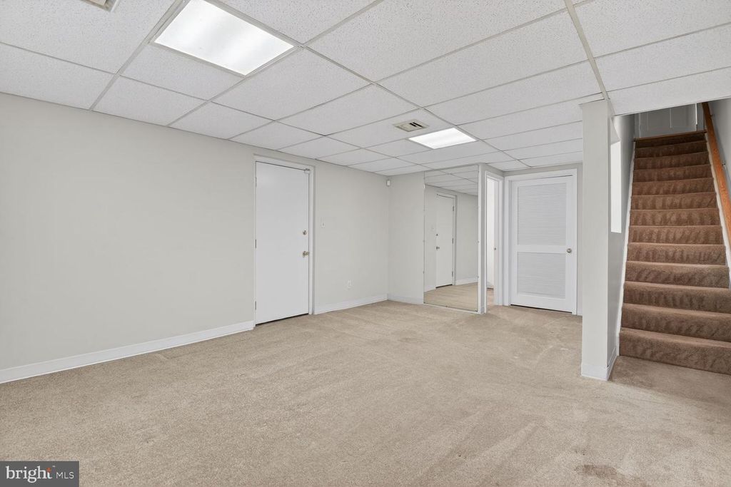 Image 27 of property listing at 5005 JASMINE DR, Rockville, MD 20853