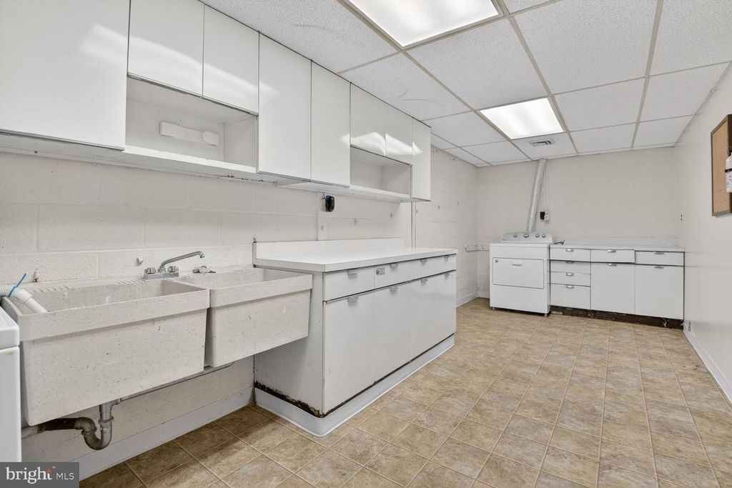 Image 28 of property listing at 5005 JASMINE DR, Rockville, MD 20853