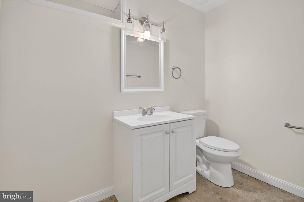 Image 29 of property listing at 5005 JASMINE DR, Rockville, MD 20853