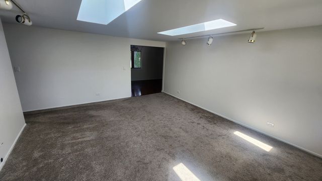 808 S Cedarcrest Drive, Schaumburg, IL 60193