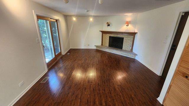 808 S Cedarcrest Drive, Schaumburg, IL 60193