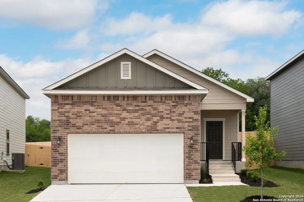 10510 Placeaya Lake, Adkins, TX 78101