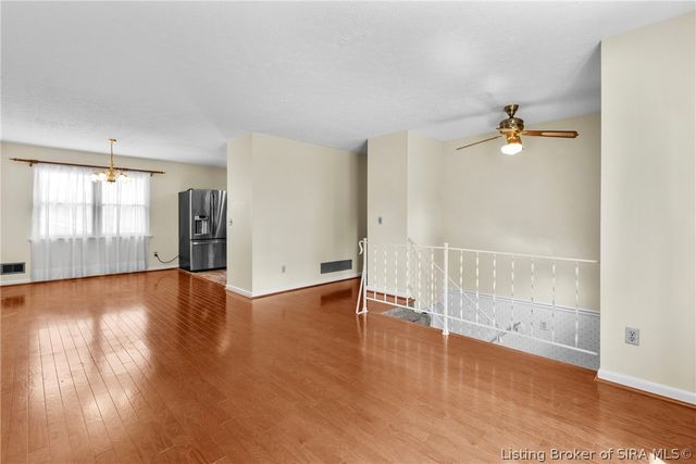 1402 Dove Drive, Jeffersonville, IN 47130