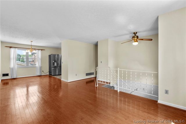 1402 Dove Drive, Jeffersonville, IN 47130