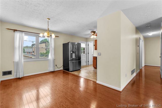 1402 Dove Drive, Jeffersonville, IN 47130