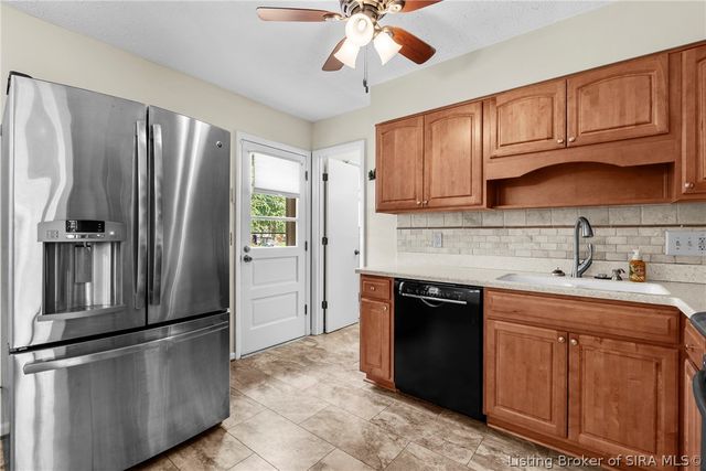 1402 Dove Drive, Jeffersonville, IN 47130