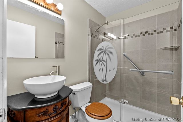 1402 Dove Drive, Jeffersonville, IN 47130