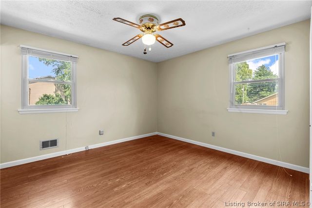 1402 Dove Drive, Jeffersonville, IN 47130