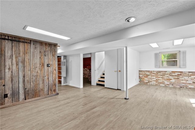 1402 Dove Drive, Jeffersonville, IN 47130