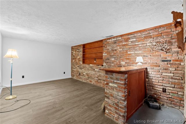 1402 Dove Drive, Jeffersonville, IN 47130