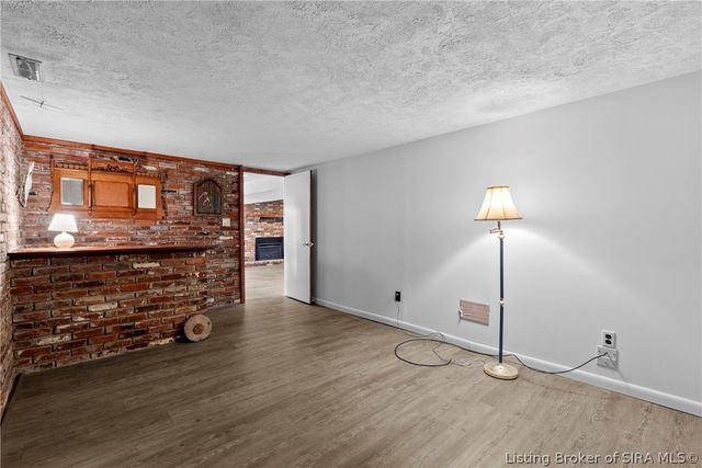 1402 Dove Drive, Jeffersonville, IN 47130