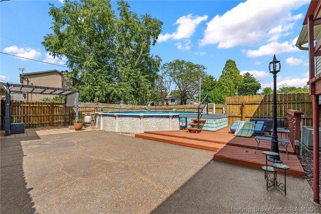 1402 Dove Drive, Jeffersonville, IN 47130