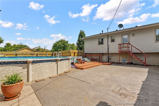 1402 Dove Drive, Jeffersonville, IN 47130