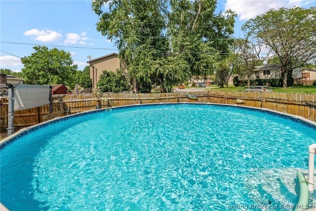 1402 Dove Drive, Jeffersonville, IN 47130