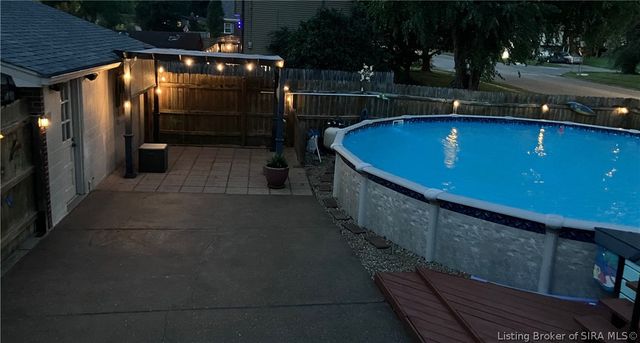 1402 Dove Drive, Jeffersonville, IN 47130