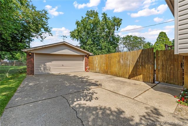 1402 Dove Drive, Jeffersonville, IN 47130