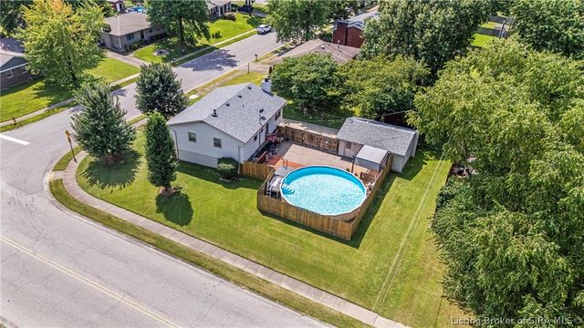 1402 Dove Drive, Jeffersonville, IN 47130