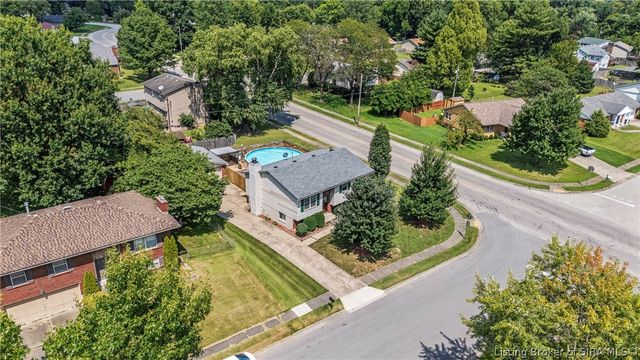 1402 Dove Drive, Jeffersonville, IN 47130