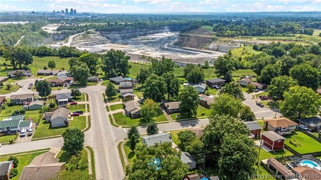 1402 Dove Drive, Jeffersonville, IN 47130
