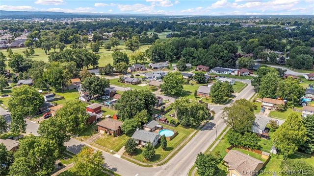 1402 Dove Drive, Jeffersonville, IN 47130
