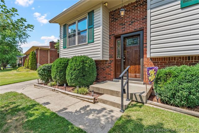 1402 Dove Drive, Jeffersonville, IN 47130