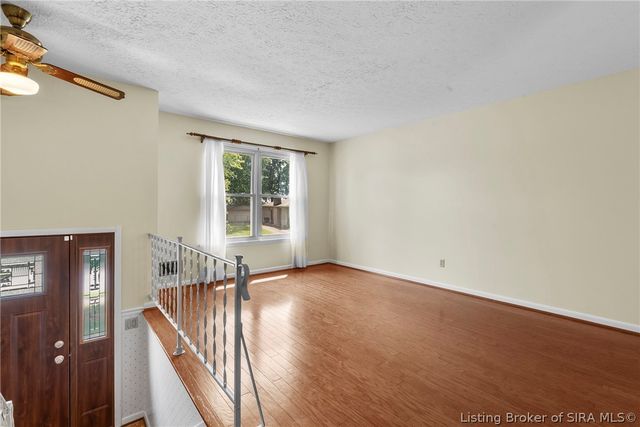 1402 Dove Drive, Jeffersonville, IN 47130
