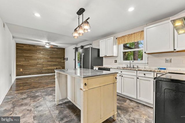 123 NIGHTINGALE AVE, Stephens City, VA 22655