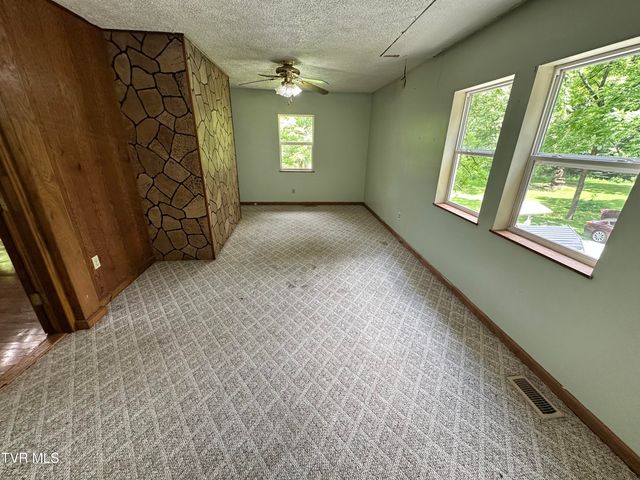 5576 Mendota Road, Mendota, VA 24270