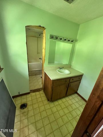 5576 Mendota Road, Mendota, VA 24270