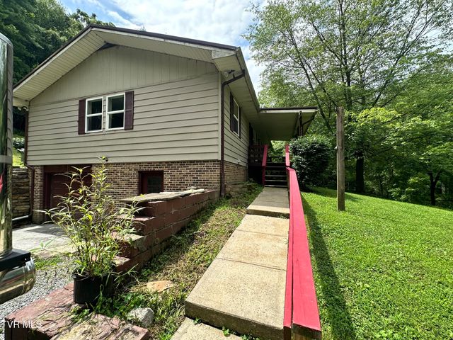 5576 Mendota Road, Mendota, VA 24270