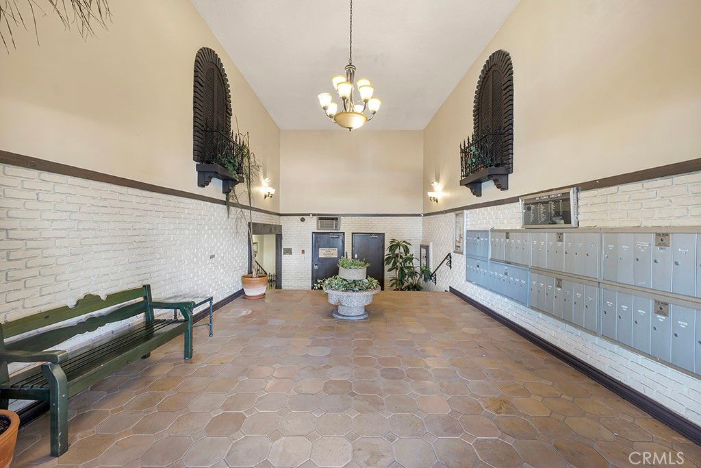 5454 Zelzah Avenue 204, Encino, CA 91316 — photo 2