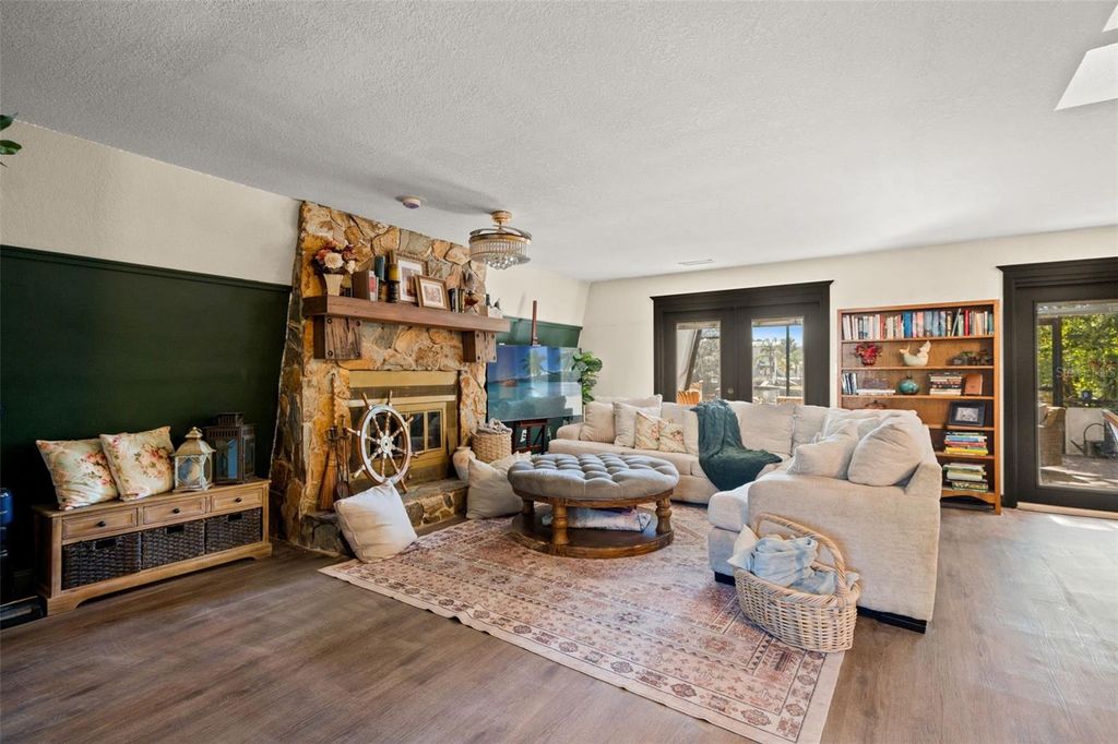 Image 11 of property listing at 6271 COLONY CIRCLE, Weeki Wachee, FL 34607