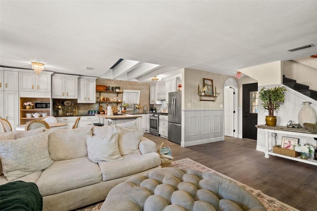 Image 16 of property listing at 6271 COLONY CIRCLE, Weeki Wachee, FL 34607