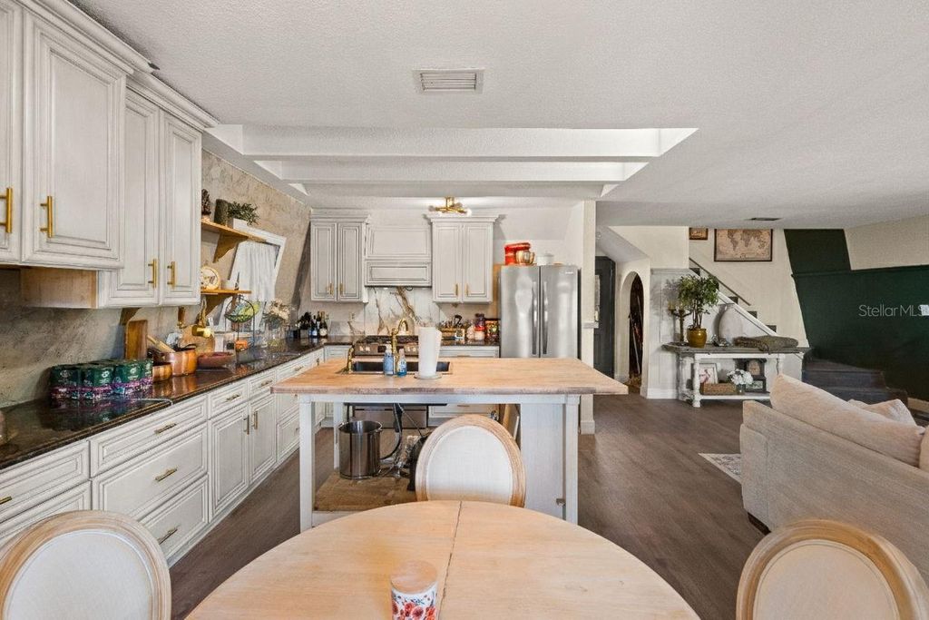 Image 18 of property listing at 6271 COLONY CIRCLE, Weeki Wachee, FL 34607