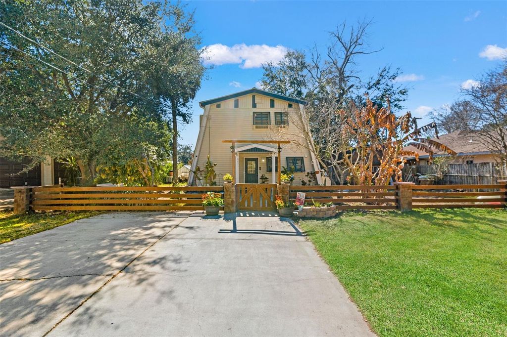 Image 3 of property listing at 6271 COLONY CIRCLE, Weeki Wachee, FL 34607