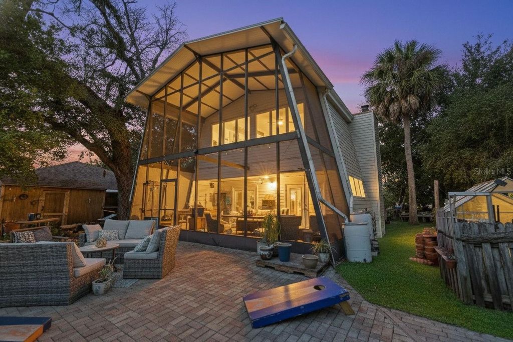 Image 4 of property listing at 6271 COLONY CIRCLE, Weeki Wachee, FL 34607