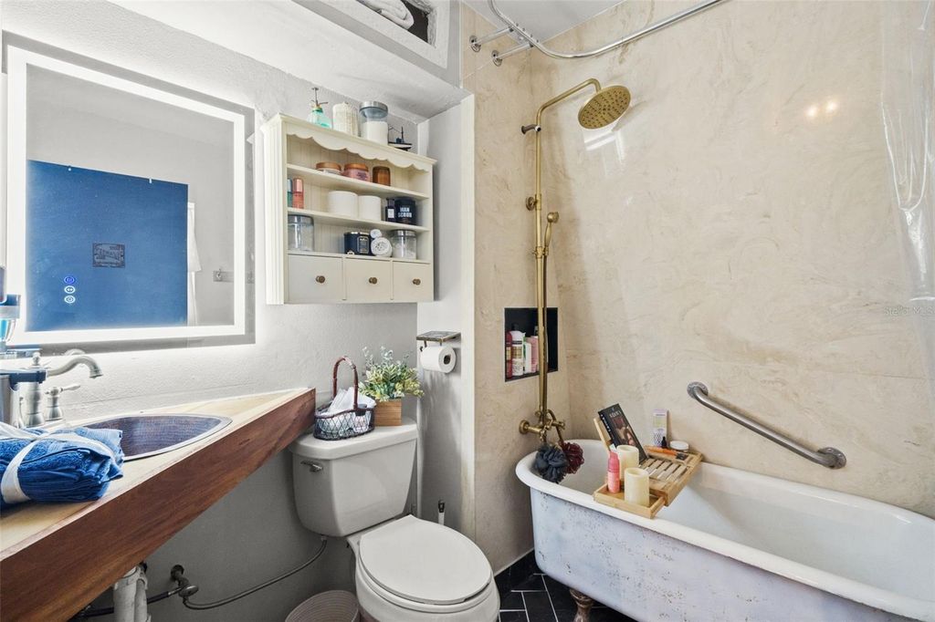 Image 31 of property listing at 6271 COLONY CIRCLE, Weeki Wachee, FL 34607